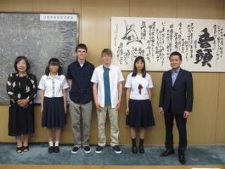 表敬訪問時の集合写真