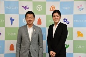 写真:表敬訪問の様子(池田 麻美さん)1