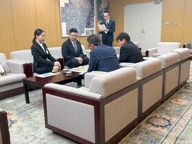 写真：対談の様子(田中　雅子さん)