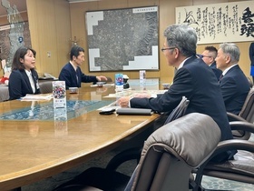 写真:副市長との対談の様子(寺田 有花利さん)