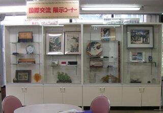 写真:国際交流都市紹介のパネル3