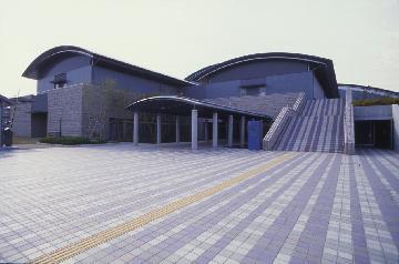 写真：八尾市立総合体育館「ウイング」外観
