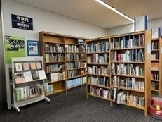 写真：八尾図書館郷土資料コーナー