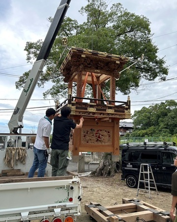 写真:ふとん太鼓の搬出作業