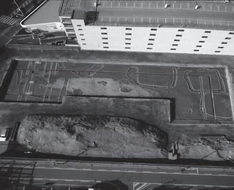 写真:西武百貨店付近に出土した古墳