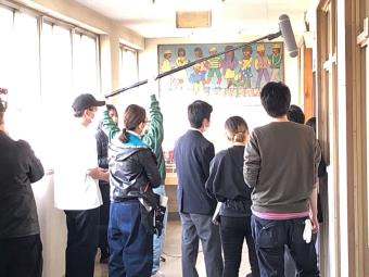 写真：旧北高安小学校での撮影風景1