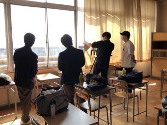 写真：旧北高安小学校での撮影風景2