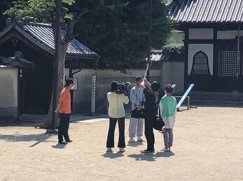写真：常光寺撮影ロケの様子1