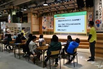 写真：ワークショップ説明中