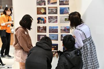 写真：みんながとってきた写真と80アクションとのつながりを見つける1