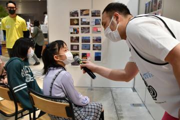 写真：みんなの意見をきいてみよう4