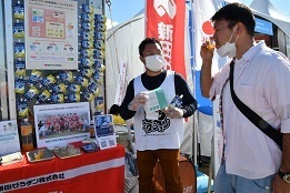 写真：試飲コーナーの様子2
