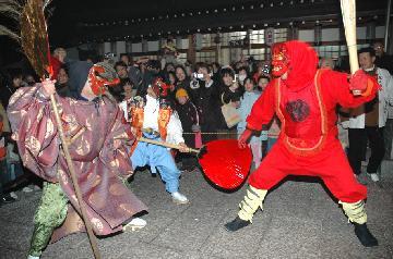 写真：八尾天満宮の追儺式