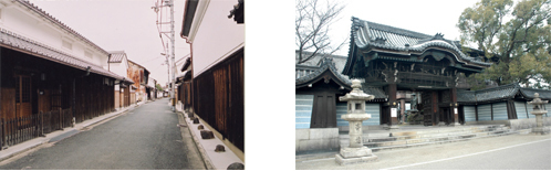 写真：顕証寺（けんしょうじ）表門と寺内町街並み