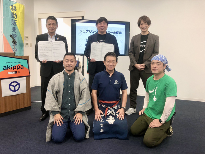 写真:ゲストスピーカーを交えた記念撮影