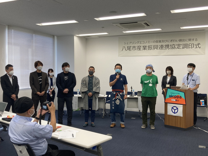 写真:ゲストスピーカーを交えてのインタビュー