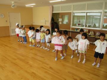 写真：4歳児　お化けのダンス