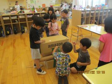 写真：4歳児　布団太鼓製作