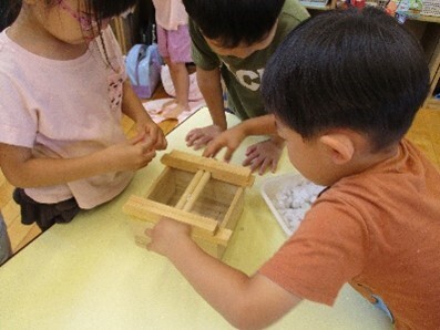 写真：5歳児　綿くり