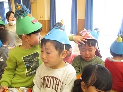 節分行事で鬼が怖くて泣く写真