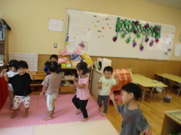 写真：2歳児　体操
