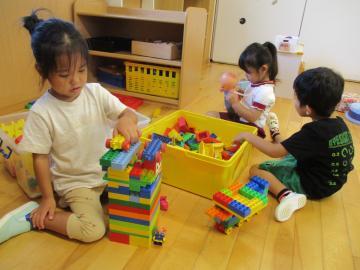 写真：3歳児　ブロック遊び1