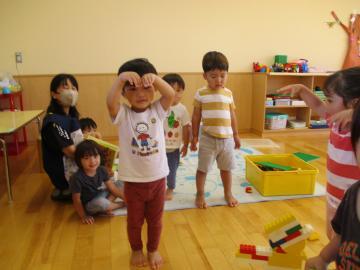 写真：2歳児　お化けごっこ