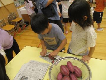 写真：5歳児　焼き芋1