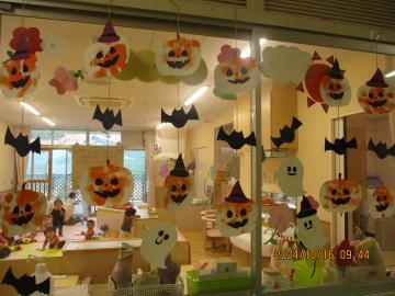 写真：0歳児　ハロウィン飾り