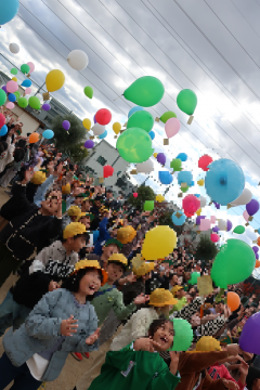写真:風船とばし