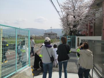 写真：校区内パトロール