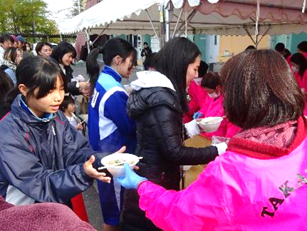 うどんの炊き出し11