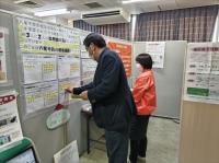 写真：「血管年齢測定」と「血糖値が高い人が多い地域であることの周知度のアンケート調査」を実施