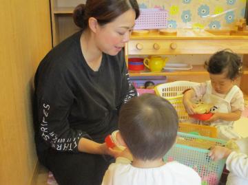 写真：1歳児年齢交流6