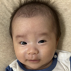 写真:赤ちゃん はずむ