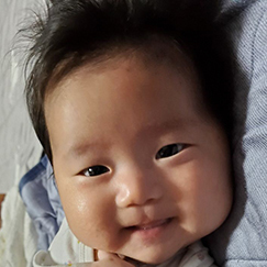 写真：赤ちゃん　めぐる