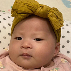 写真：赤ちゃん　ニコ
