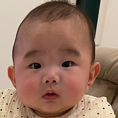 写真：赤ちゃん　すく