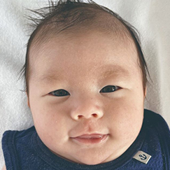 写真：赤ちゃん　がく