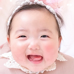 写真：赤ちゃん　にか