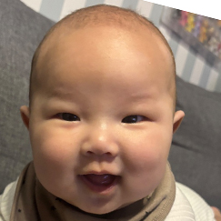 写真：赤ちゃん　はく