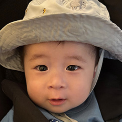 写真：赤ちゃん　りつき