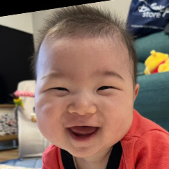 写真：赤ちゃん　りつき