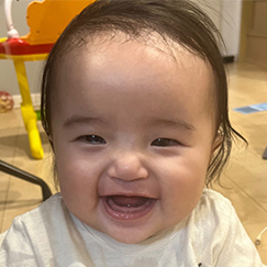 写真:赤ちゃん りつき