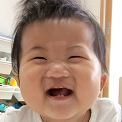 写真：赤ちゃん　うらん