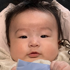 写真：赤ちゃん　さわ