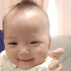 写真:赤ちゃん りつき