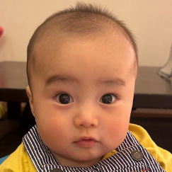 写真：赤ちゃん　あお