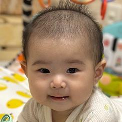 写真：赤ちゃん　せな