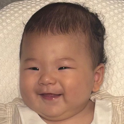 写真：赤ちゃん　ゆら